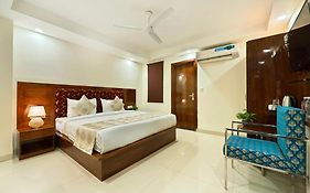 Hotel Emblem Suites Near Delhi Airport